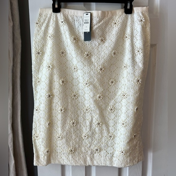 Talbots Dresses & Skirts - Talbots Cream Gold Lace Skirt With Flowers Size 10‎ NWT